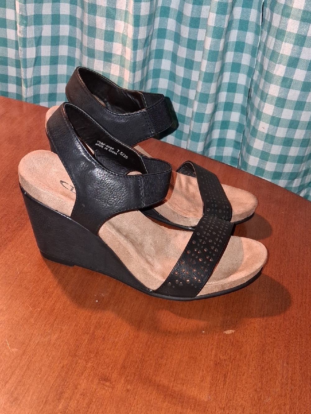 Womens CL Laundry Sandals